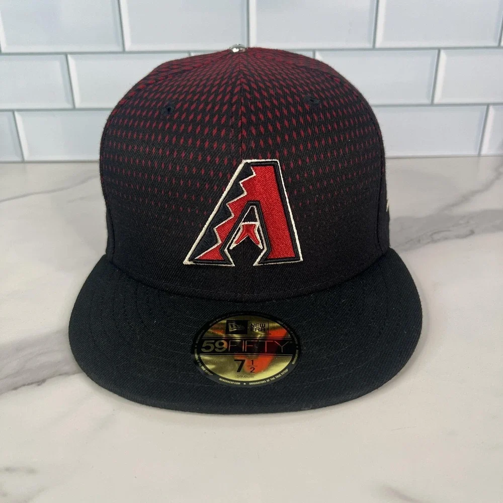 Arizona‎ Diamondbacks Hat Cap Fitted Mens 7 1/2 Black Red MLB Baseball New Era